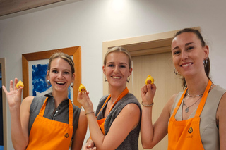 Bologna: Pasta Cooking Class, Ragu & Wine with Local Host