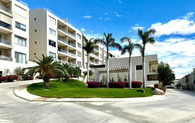 Los Cabos: Real Estate Tour with Welcome Drink and Coffee