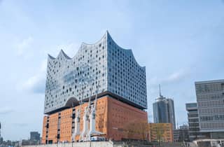 Hamburg: Städtetour mit Bootsfahrt & Museumseintritt