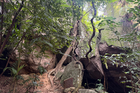 From Negombo: Maligathenna & Pilikuttuwa Temple Hike