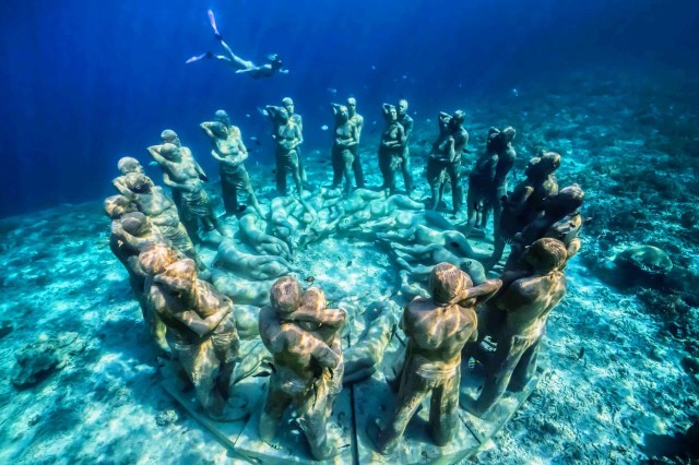 Visit Gili Islands Underwater Statues Cruise and Snorkeling in Gili Trawangan