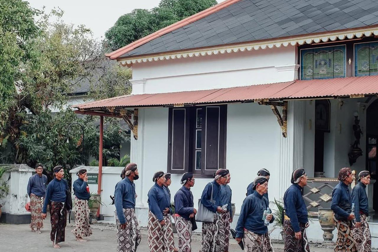 Yogyakarta Palace and Watercastle Guided Tour Private Transfer: Palace & Water castle Guided Tour