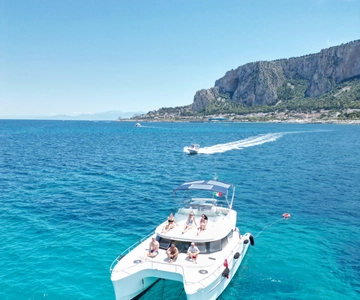 Palermo: Excursão diária de catamarã com almoço e snorkeling incluídos