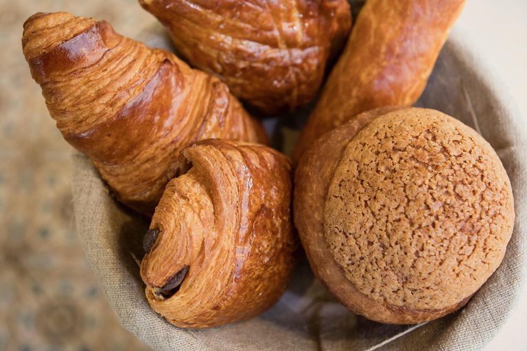 جولة الطعام الرسمية لمسلسل Emily in Parisجولة الطعام الرسمية لإيميلي في باريس