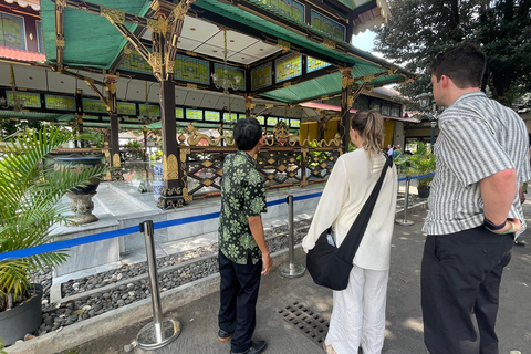 Yogyakarta: Sultan Palace and Water castle Guided Tour Water castle Guided Tour