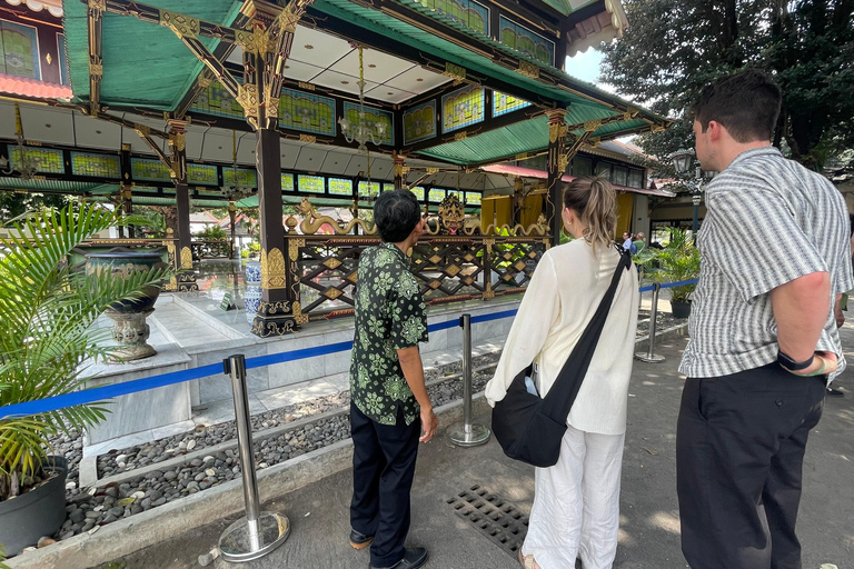 Yogyakarta: Sultan Palace and Water castle Guided Tour Water castle Guided Tour