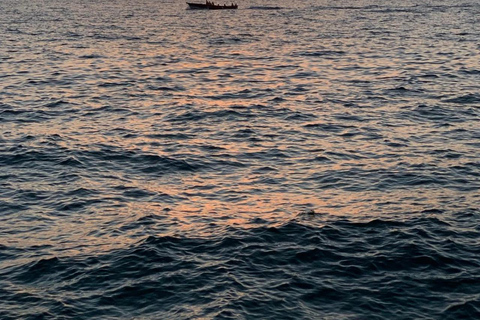 Sorrento: Rondvaart langs de kust bij zonsondergang met aperitiefSorrento: boottocht langs de kust bij zonsondergang met aperitief