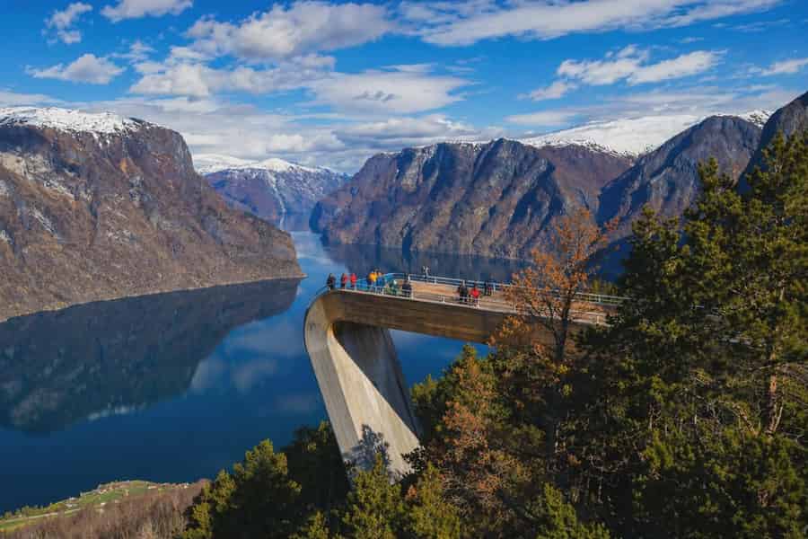 Stegastein-SkyWalk-Tour – Malerischer Fjordblick. Foto: GetYourGuide Stegastein-SkyWalk-Tour – Malerischer Fjordblick. Foto: GetYourGuide