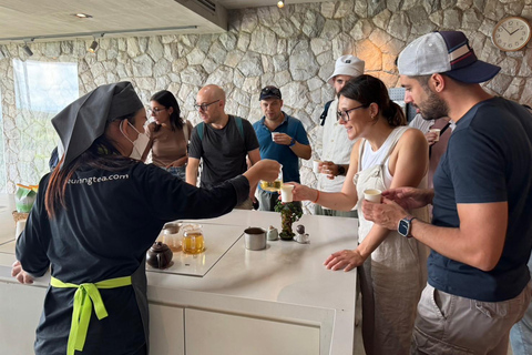 Chiang Rai:Guided Highlights Full-Day Tour-FREE LUNCH BUFFET Experience the Wonders of Chiang Rai with Free Thai Buffet