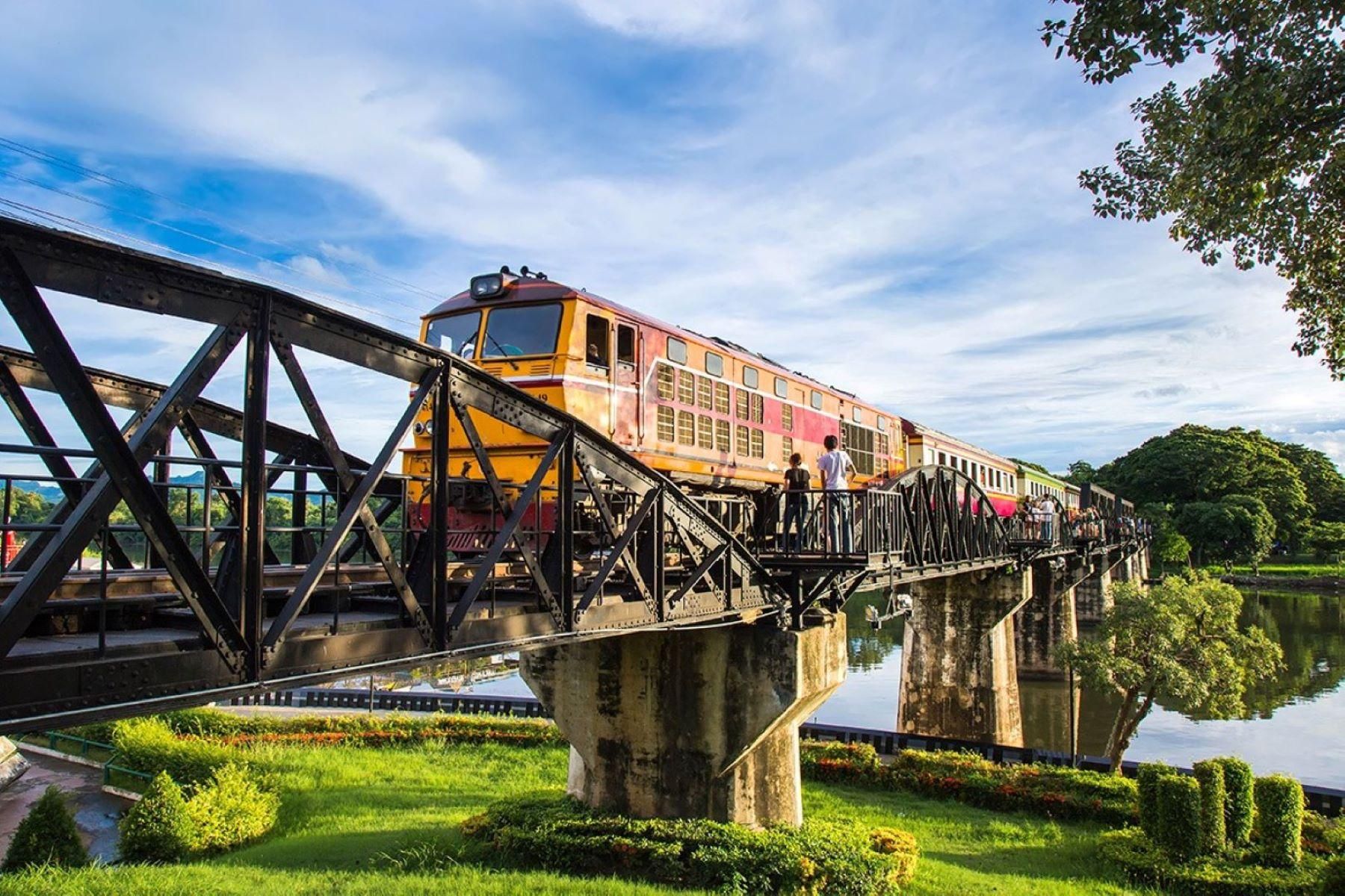 BKK : Private Tour Fluss Kwai Brücke & Zug zur Krasae Höhle