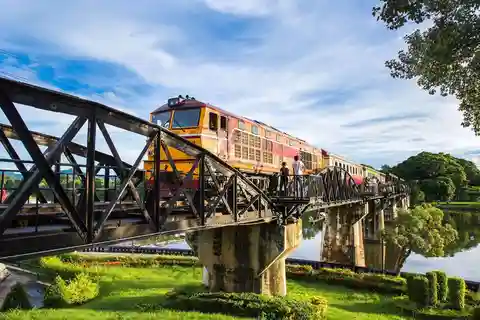 BKK : Private Tour River Kwai Bridge & Train to Krasae Cave