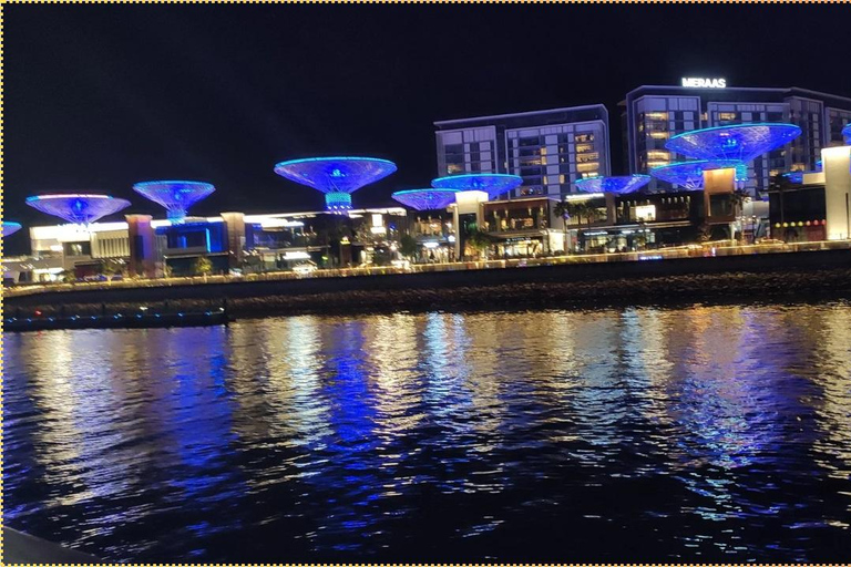 迪拜：码头游船晚餐巡游，附现场娱乐表演马里纳游轮 + 晚餐 + 现场表演（共享接送）