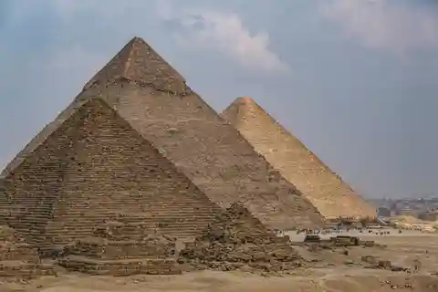 Halvdagsutflykt till pyramiderna i Giza & 1-timmes Felucca-resa
