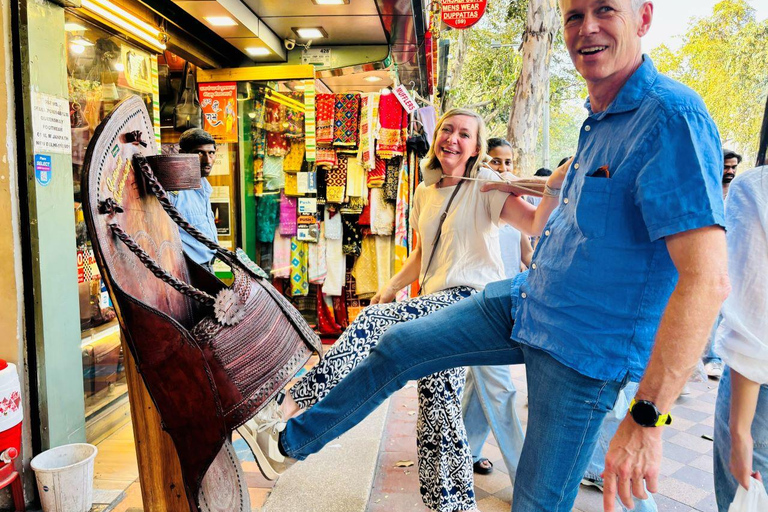 Delhi: Guided Shopping Tour Experience with Female Expert Exclusive Full-Day Shopping Tour with Female Expert Guide