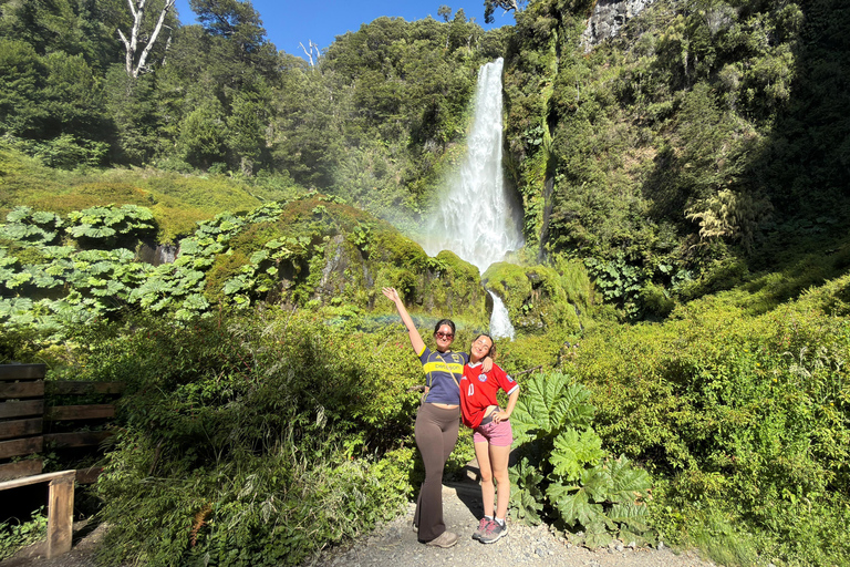 Pucón: El León Hot Springs and Waterfalls From Pucón: El León Hot Springs and Waterfalls