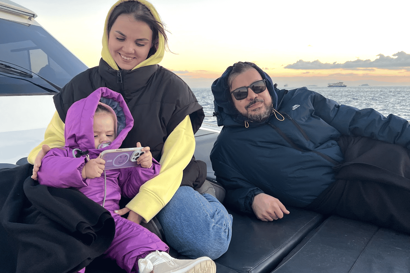 Istanbúl: Kvöldsigling á Bosporus með snakki og víni