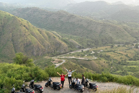 Udaipur: Sunrise Scooter Tour to Tribal Village