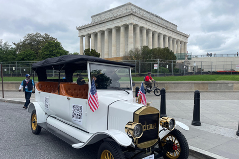 Washington, DC: Monuments & Memorials Tour in a Vintage Car