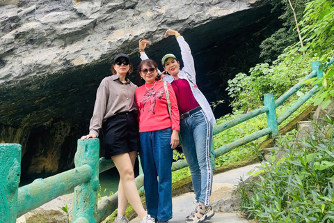 Phong Nha Cave & Paradise Cave: Guided Tour Boat & Explore Group Tour with Drop-Off in Hue