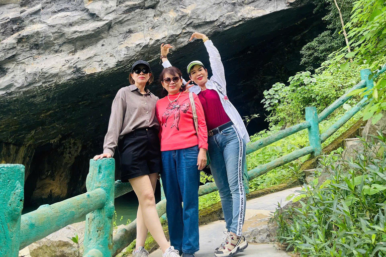 Phong Nha Cave & Paradise Cave: Guided Tour Boat & Explore Group Tour with Drop-Off in Hue