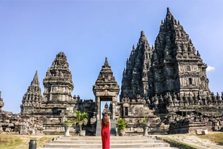 Yogyakarta: Layover Tour met toegangsbewijzen & luchthaventransferTour naar Sultan Paleis, Taman Sari & Borobudur Tempel