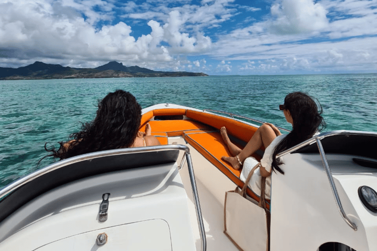 Private Ganztagestour mit dem Schnellboot - Blaue Bucht bis Ile Aux Cerfs