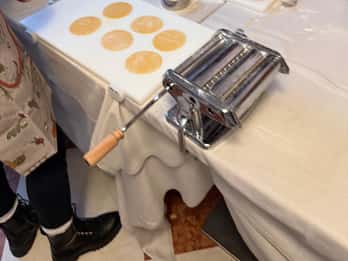 Bari: Pasta and Tiramisu Cooking Class with Wine