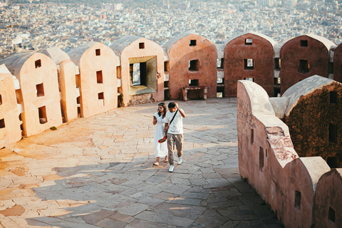 Au départ de Delhi : visite guidée en voiture de Jaipur et du fort d&#039;Amber (sameday)