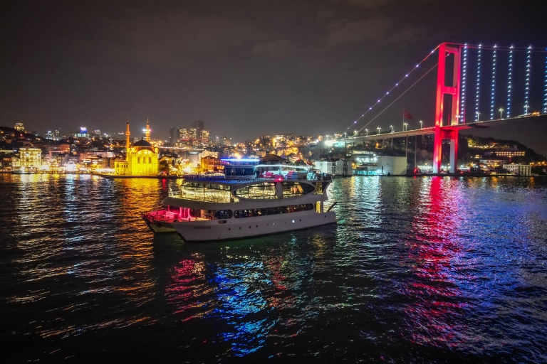 Estambul: Cena en Crucero por el Bósforo Espectáculo Nocturno y Mesa PrivadaMenú Estándar con Bebidas Alcohólicas y Punto de Encuentro