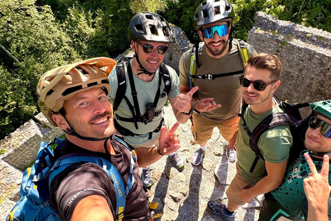 Odkryj Interlaken – jeziora, ruiny i widoki na wycieczce e-roweremOdkryj Interlaken – jeziora, ruiny i widoki: wycieczka na e-rowerze