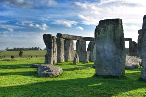 Da Cambridge: Escursione guidata di una giornata a Bath e StonehengeDa Cambridge: Escursione guidata di un giorno a Bath e Stonehenge