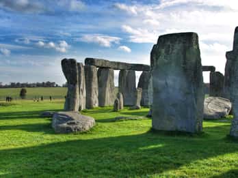From Cambridge: Guided Day Tour to Bath and Stonehenge