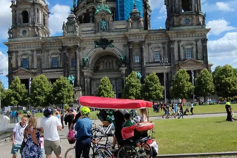 Highlights bis zu 7 Personen 1 Rikscha, (e) Fahrräder, E-Roller