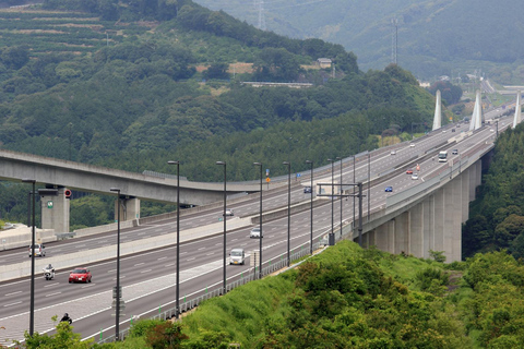 Tokyo: Trasferimento privato in auto di lusso da/per Osaka. (solo andata)