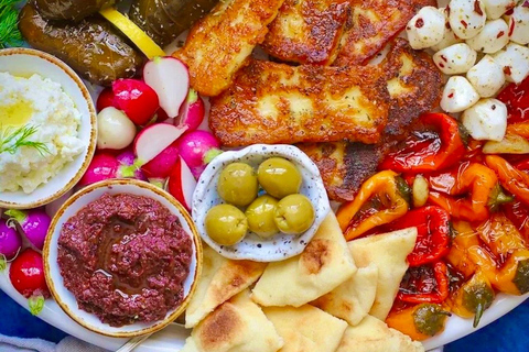Thessaloniki: Food Tour with Rooftop Views