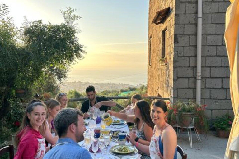 Sorrento: Corso di pasta e tiramisù a casa di un locale