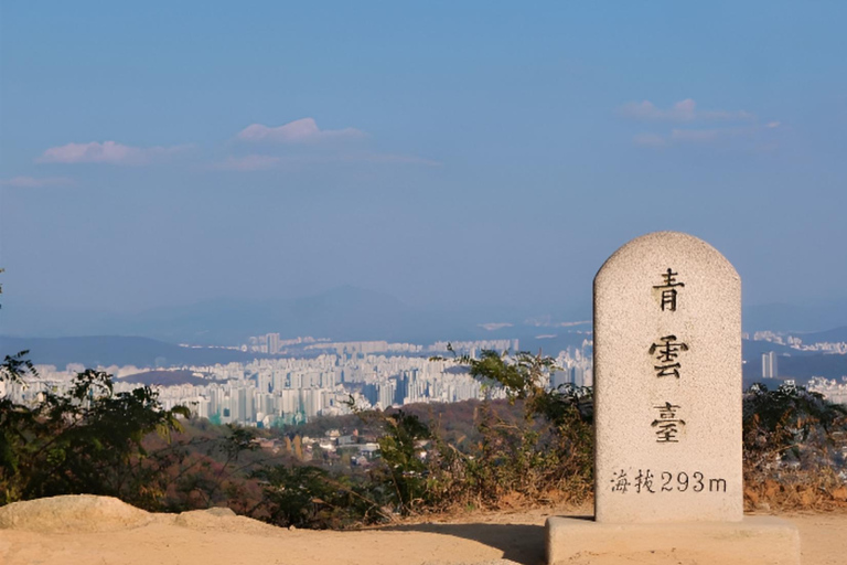 Seoul: Bukaksan Mountain Summit and History Hiking Tour Chinese Guide
