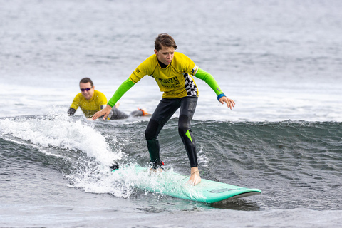 Azory : Ekskluzywne lekcje surfingu w S. MiguelLekcja dla początkujących w małej grupie