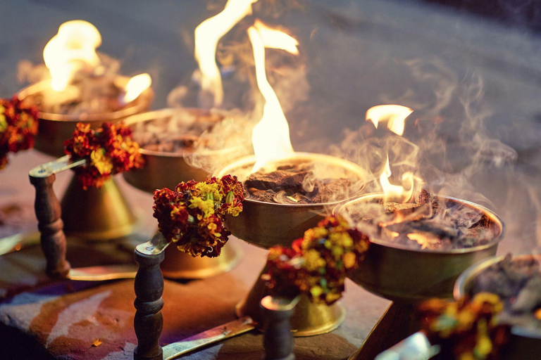 Zonsondergang in Varanasi Tour met een local met gratis Ganga Aarti