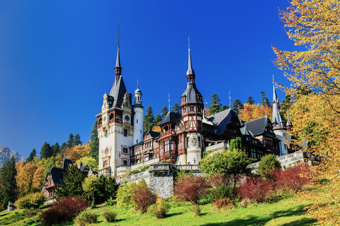 De Bucarest : journée au château de Dracula et à BrasovBucarest : châteaux Dracula et Peles, vieille ville Brasov