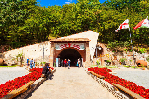 Tbilisi: Kakheti Wine Region Tour Sighnaghi, Bodbe & Alazani Guided Tour with Wine Tastings