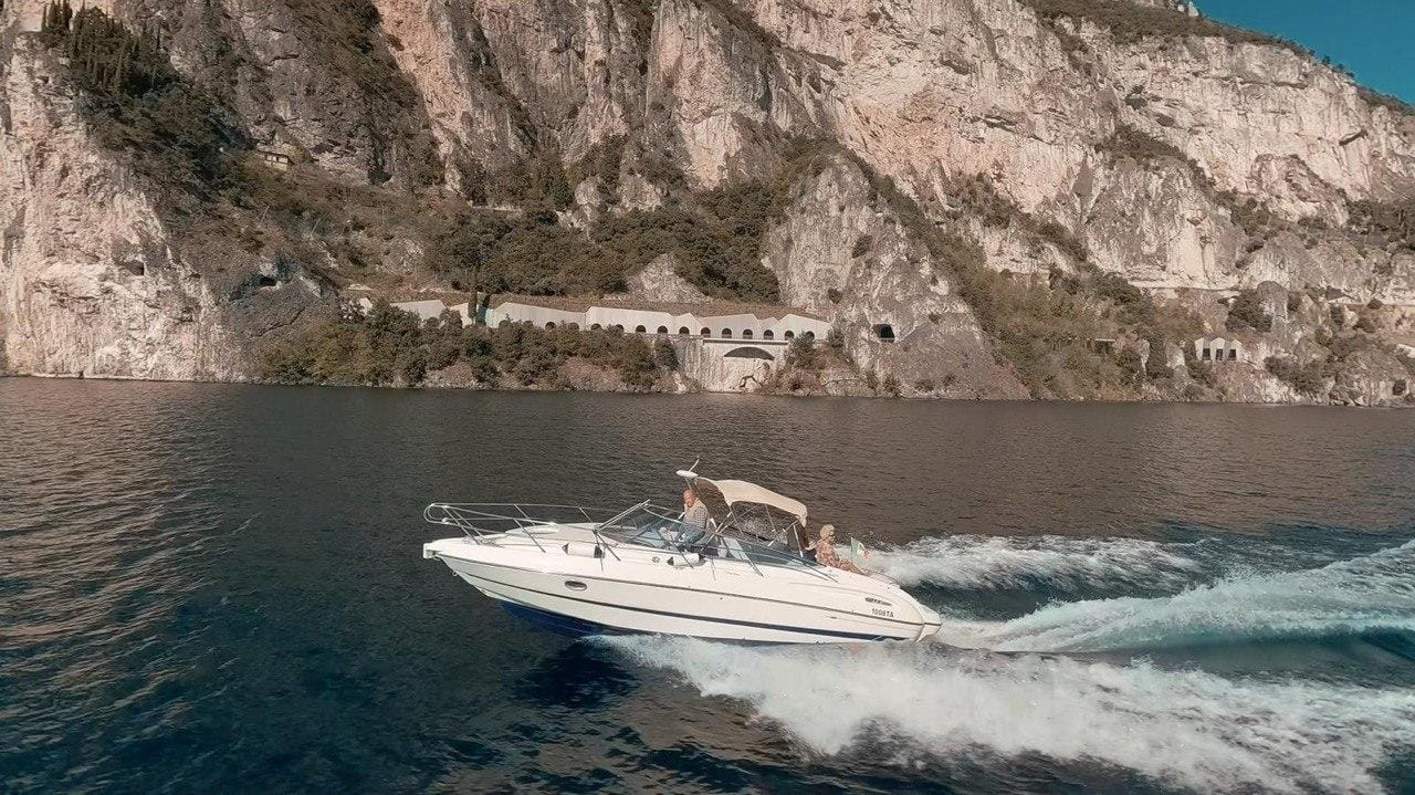 Riva del Garda: Private Schnellboot-Tour auf dem Gardasee mit Prosecco