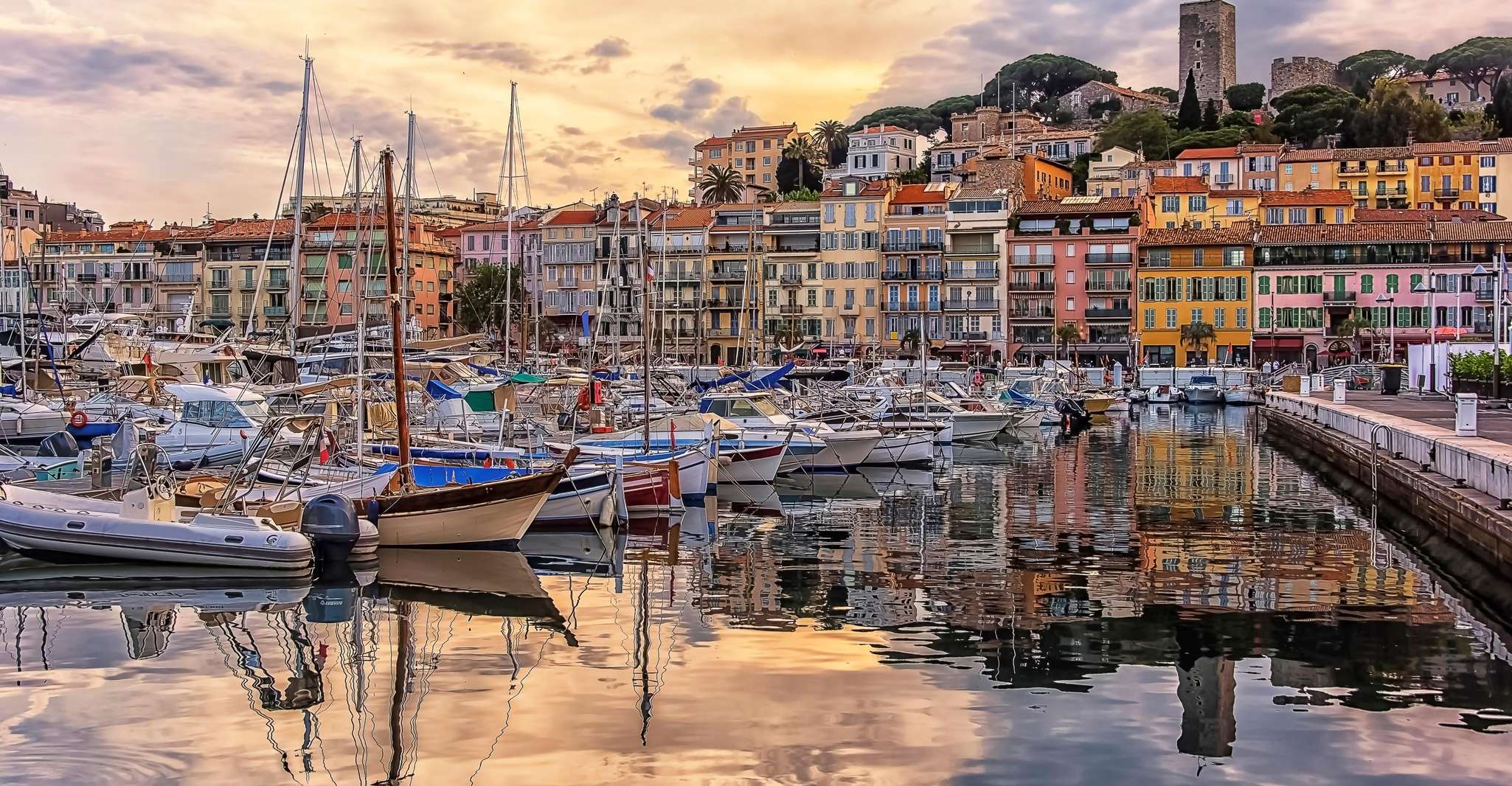 Cannes "Boho 2 heures Tour" avec un bus français vintage - Hizvo
