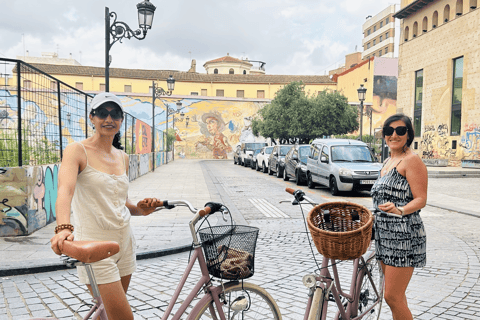 Valencia: Bike Tour, historic center & arts-sciences museum