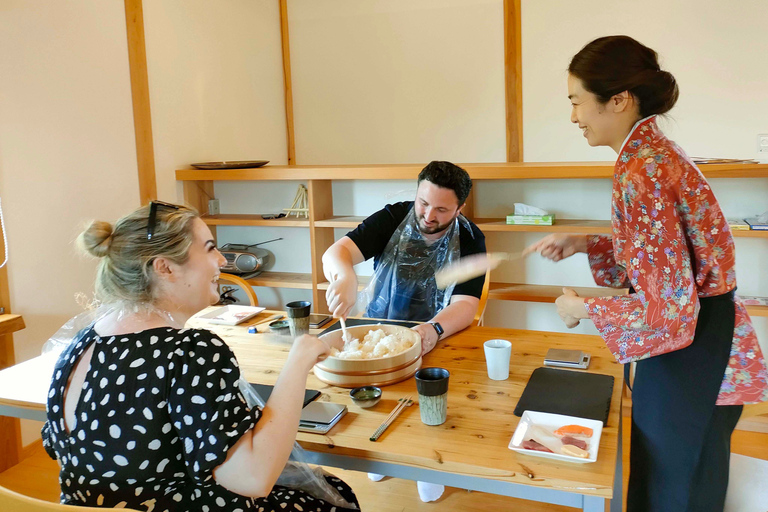 Kyoto: Sushi Making Workshop Experience