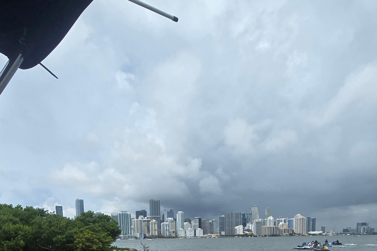 Yacht cruise Biscayne Bay, Miami Beach and Sand bar. 42Ft Yacht cruice Biscayne Bay, Miami Beach and Sand bar