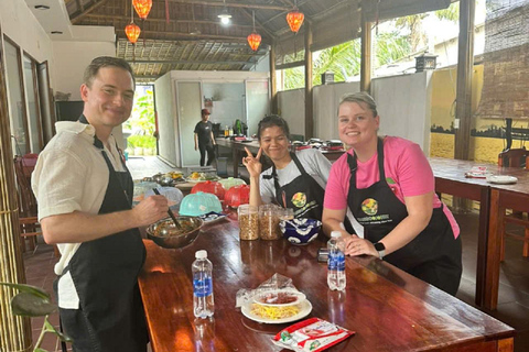 Tour del mercato, giro in barca a cesto e lezione di cucina con HangcoconutCompletamente funzionante