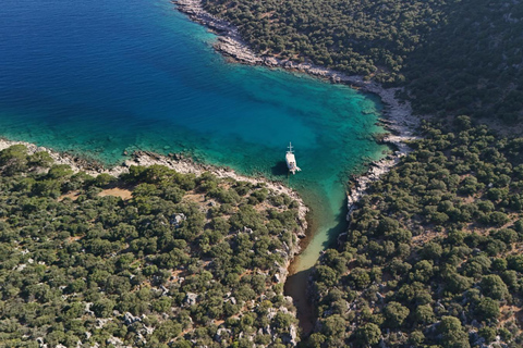 From Kaş: Kekova Boat Tour with Lunch and Swimming Stops
