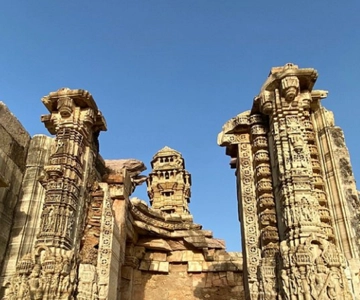 Chittorgarh Fort Tour with Pushkar Drop from Udaipur