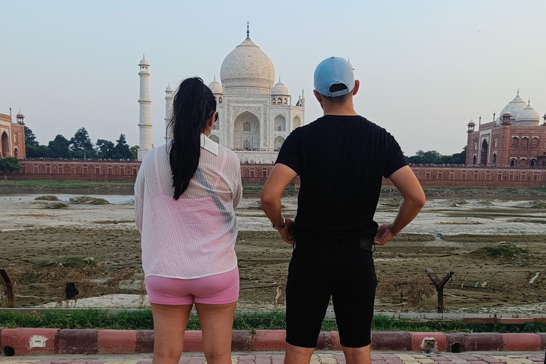 Taj Mahal, Agra: Excursão ao nascer do sol saindo de Nova Délhi de carroCarro + guia + ingressos + almoço